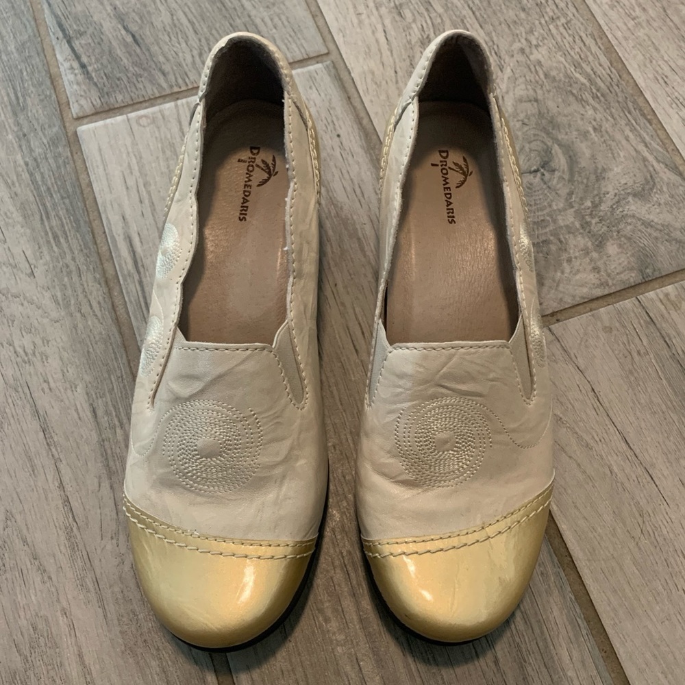 Dromedaris Slip-on Shoe, Cream with Gold, Size 38